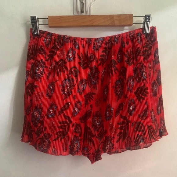 NWT MISS-GUIDED Red Paisley Flowy Chiffon High-Waisted Zip Shorts Light Breezy 2 - Picture 12 of 16